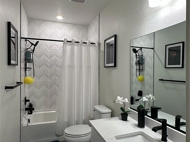 6065 E 154th Pl — Photo 38