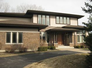 2300 Woodland Ln N, Riverwoods, IL 60015