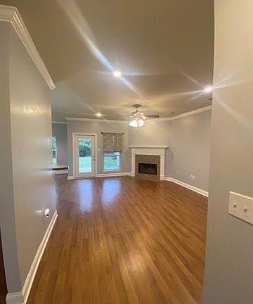 3rd image of 929 Joans St