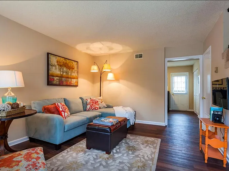 3912 Westlawn Dr — Photo 3
