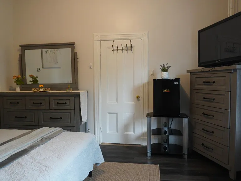 193 Webster Ave — Photo 4