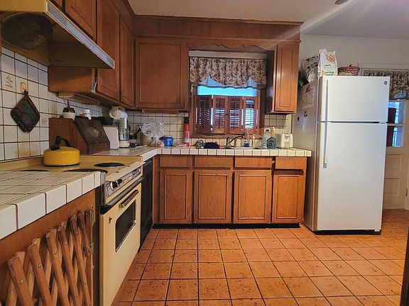 4th image of 1027 Valleybrook Dr