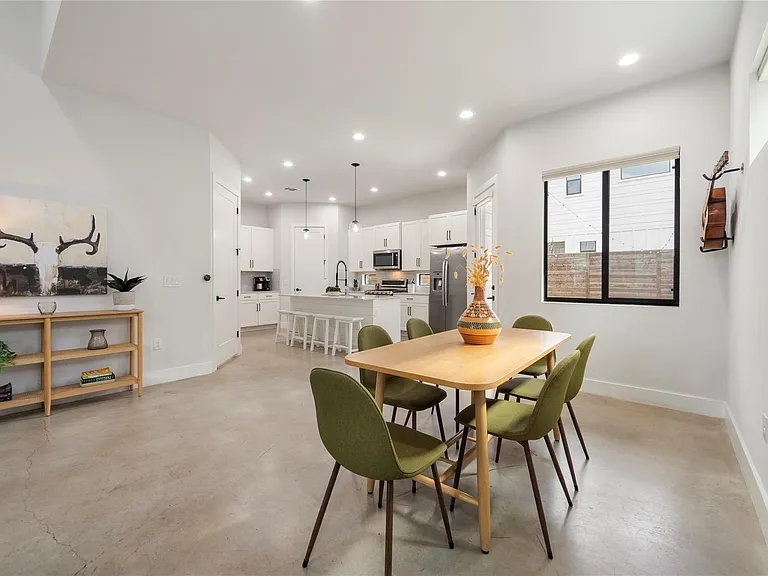 1306 E 3rd St #1 — Photo 9