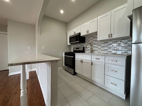 2nd image of 237 Davenport Ave #C