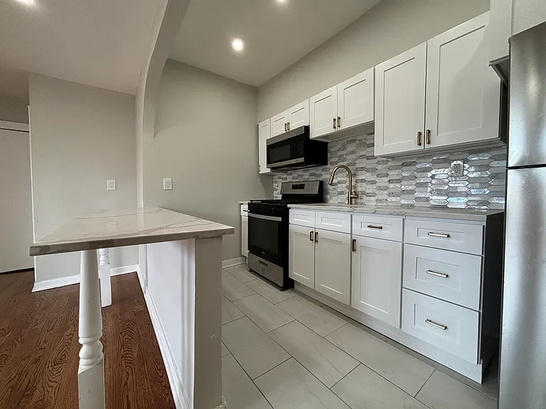237 Davenport Ave #C — Photo 2