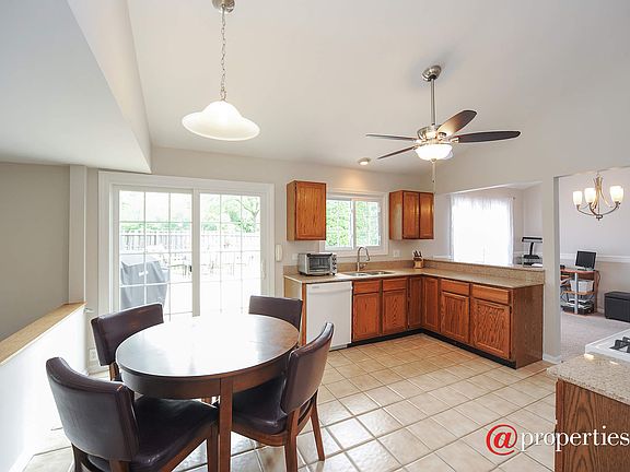 Kitchen/eating area