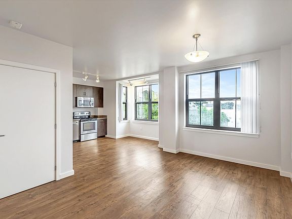 3rd image of 1816 Eddy St #305