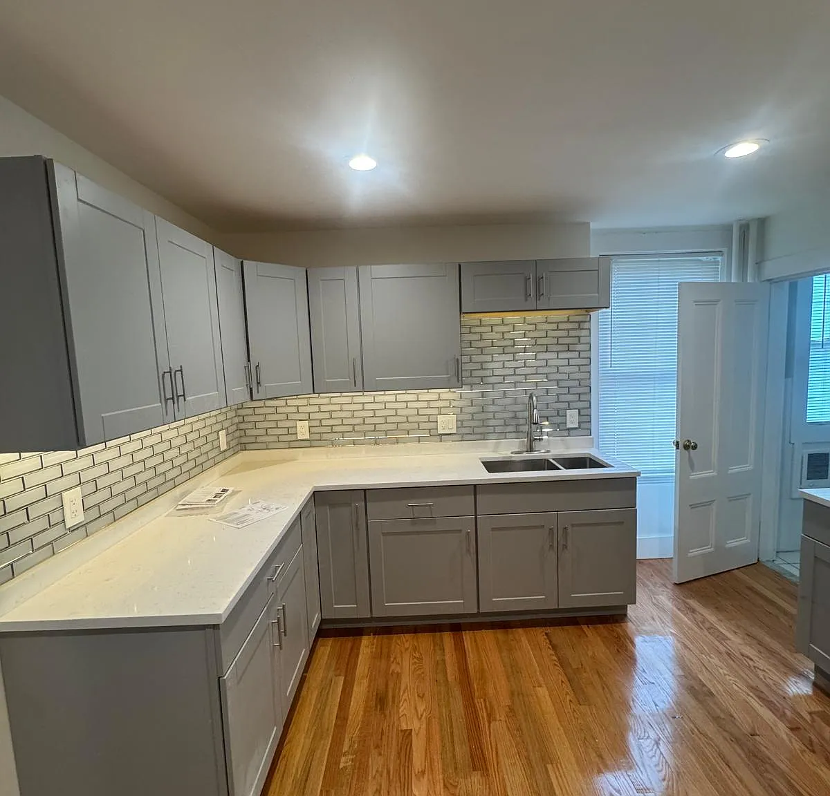 4 bed, 1500 sqft, $4,000 — Photo 2