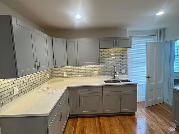2nd image of 22-24 Everett Sq #2