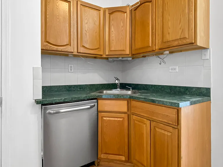 570 Vanderbilt Ave #4R — Photo 7
