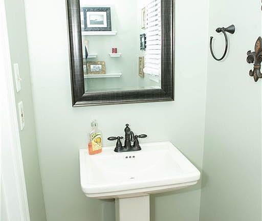 5th image of 1508 King Charles Ct