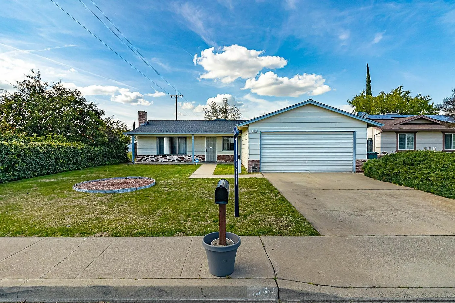 1232 E D St photo 1