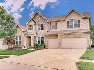1045 Hawkins Bend Dr, Fenton, MO 63026