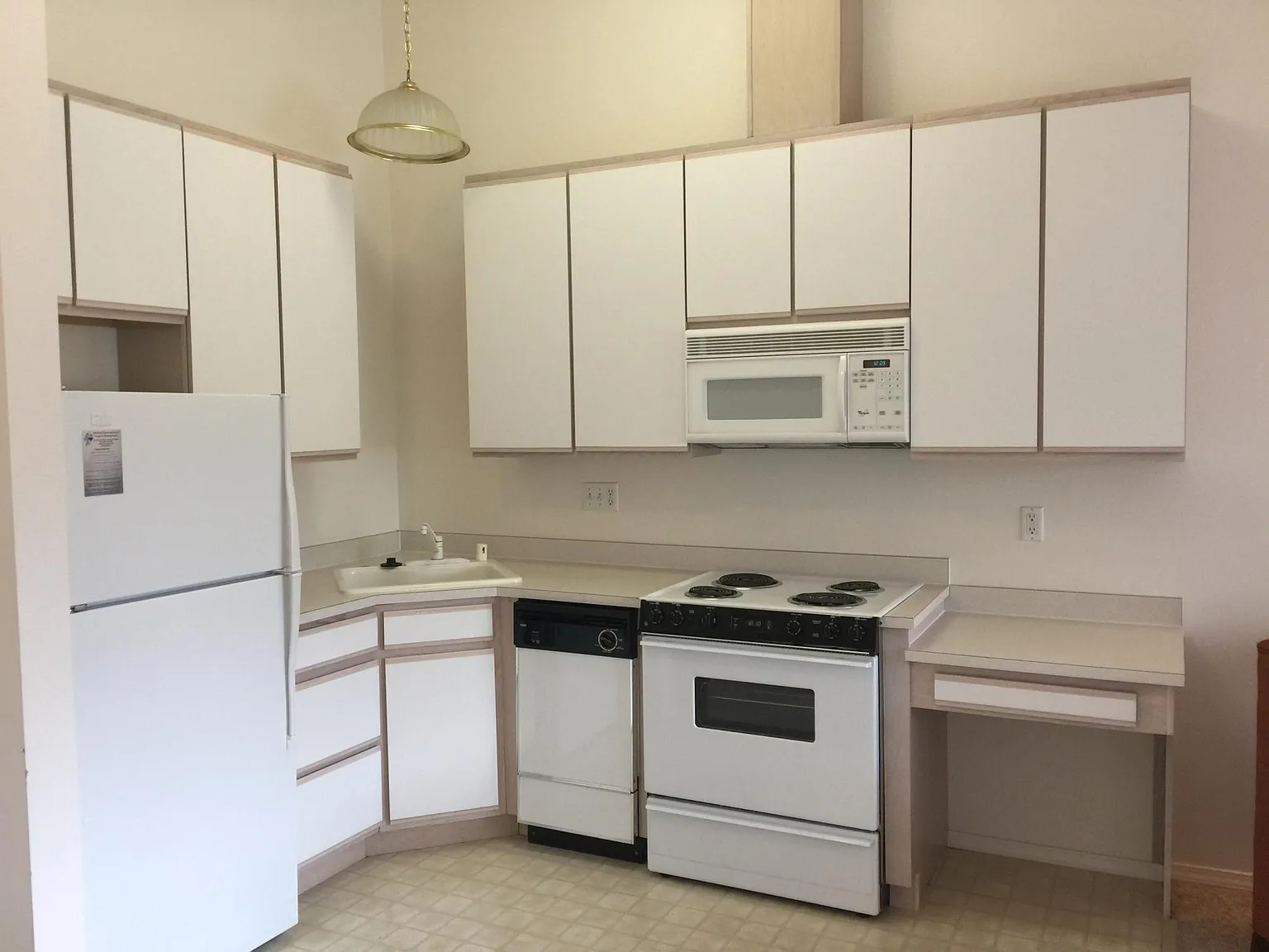 1 bed, 572 sqft, $1,200 — Photo 4