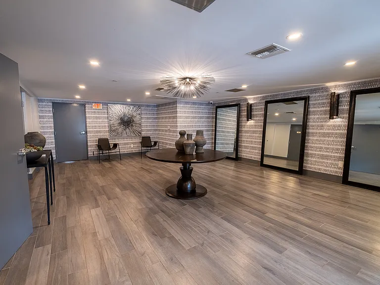 147 S Doheny Dr #303 — Photo 3