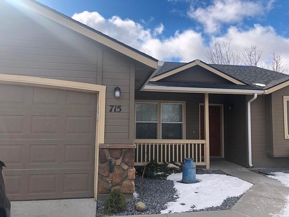 715 Lago St, Mtn Home, ID 83647 | Zillow