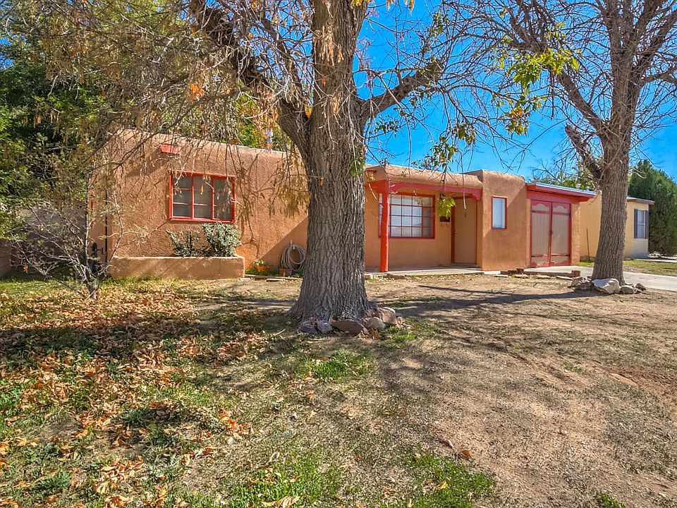 1st image of 3200 La Veta Dr NE