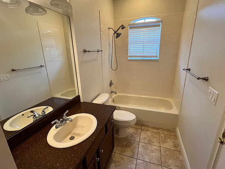 820 Ellwood Ave #A — Photo 17