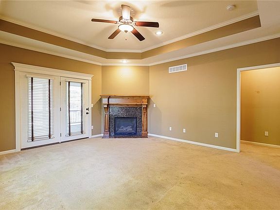 5th image of 15689 Lowell Ln
