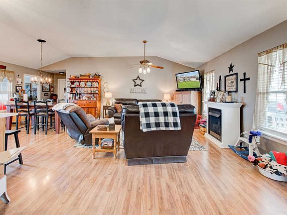 4th image of 170 Sidney Dr