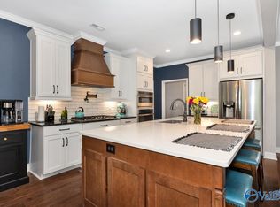 7528 Flint Crossing Cir, Owens Cross Roads, AL 35763