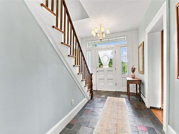 3rd image of 651 Spencer Rd