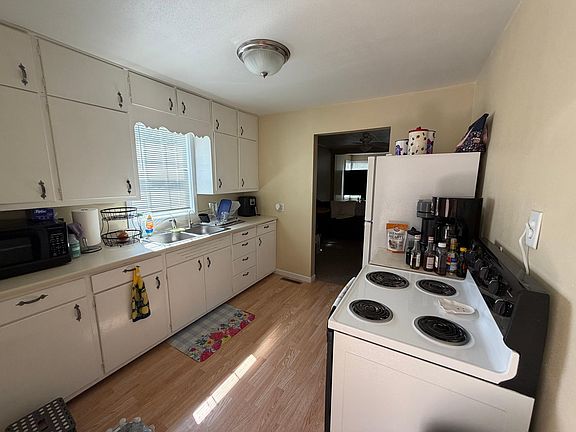 4th image of 231 10th Ave