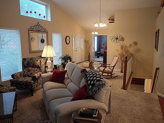 4th image of 528 Palmer Ct