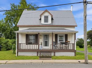 1228 Labrosse St, East Hawkesbury, ON K0B 1R0