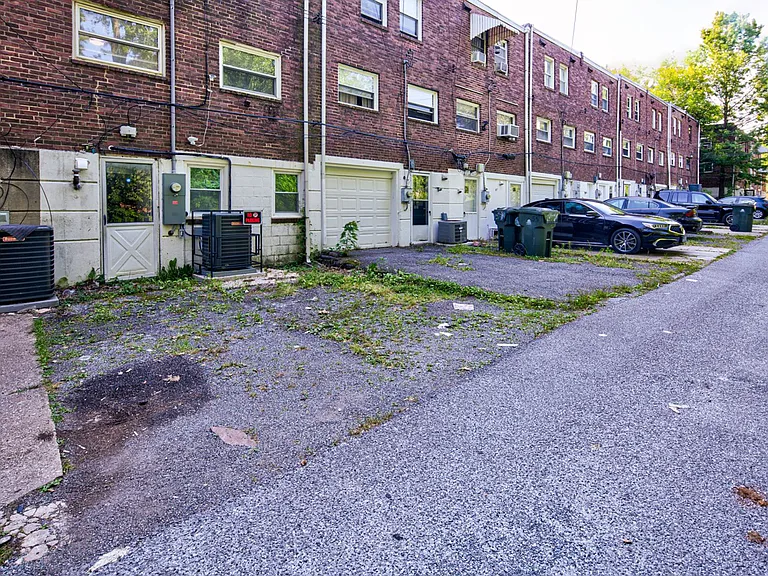 53 Madison Dr — Photo 17