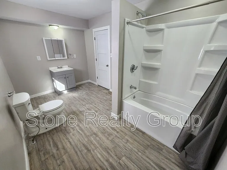 2445 Liberty Ave — Photo 10
