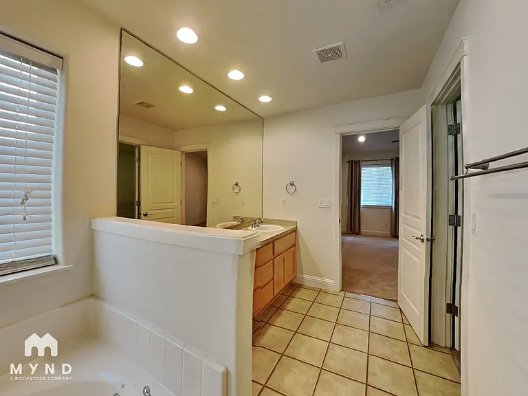 4698 NE Beaumead Ln — Photo 17