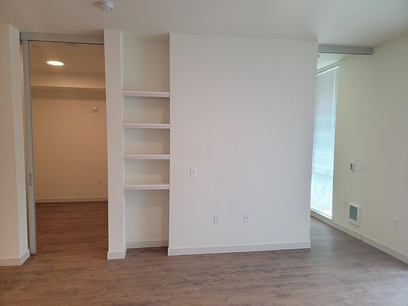 4th image of 1010 Burwell St #105