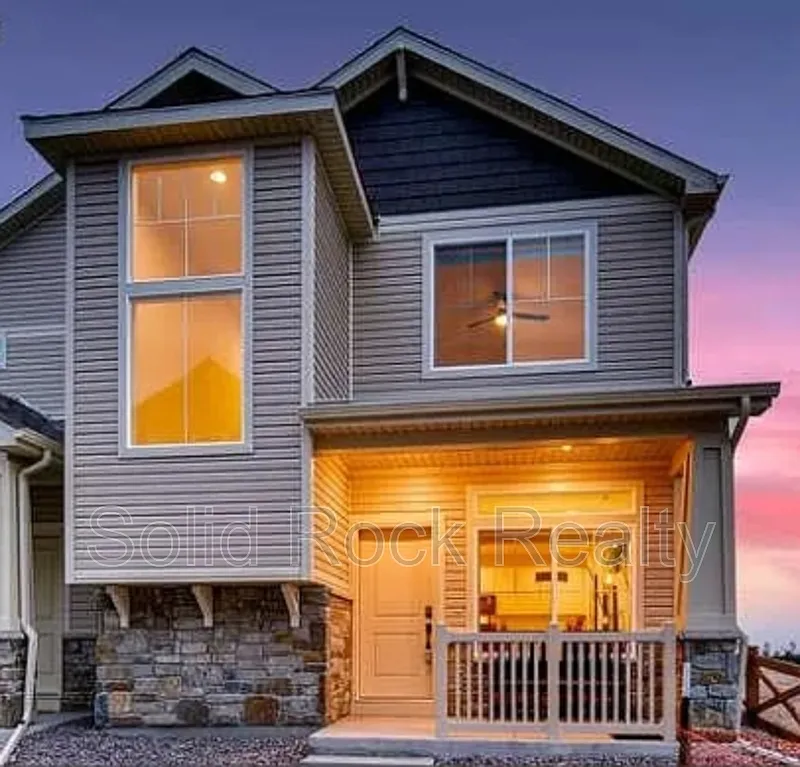 3 bed, 3.0 bath, 1661 sqft, $2,200 — Photo 1