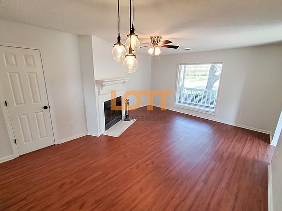 4th image of 32 Huntsfield Dr #A