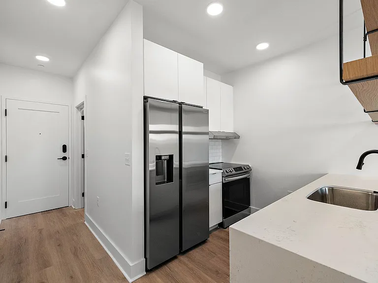 801 N Market St — Photo 12