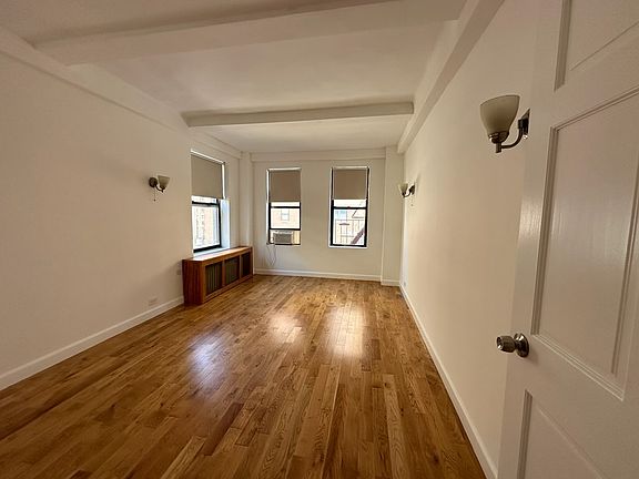 2nd image of 201 E 35th St APT 9J