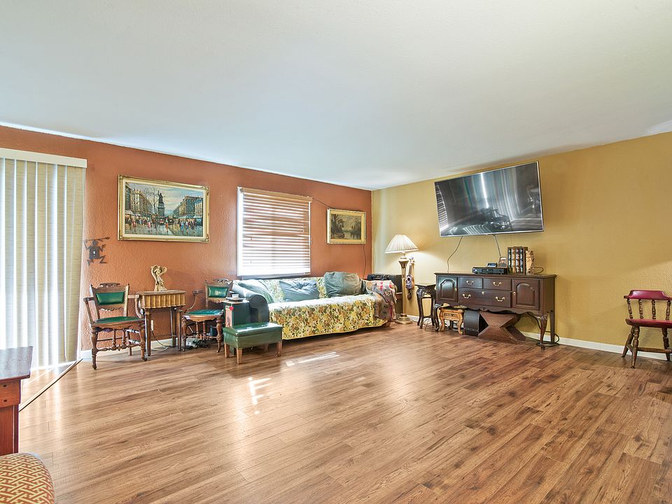 1st image of 725 Auburn Pl APT 115