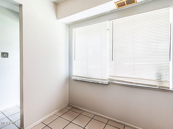 4th image of 278 Central Blvd E #11