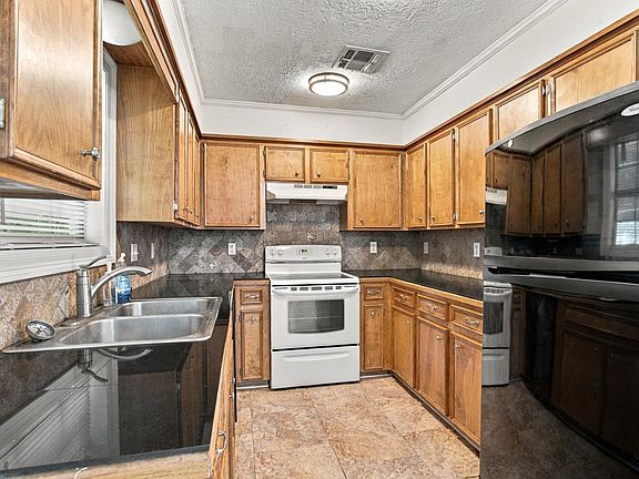5th image of 3741 Evelyn St