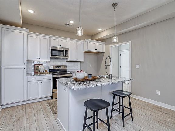 5th image of 27305 Oak View Dr