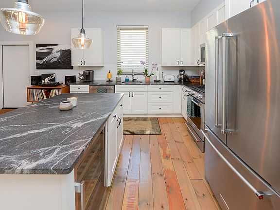 3rd image of 2105 E Dakota St #1