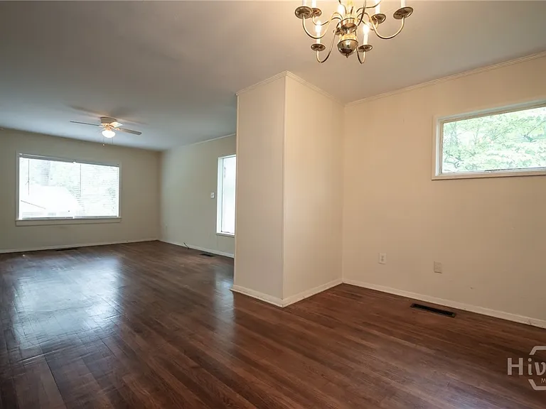 175 Habersham Way — Photo 9
