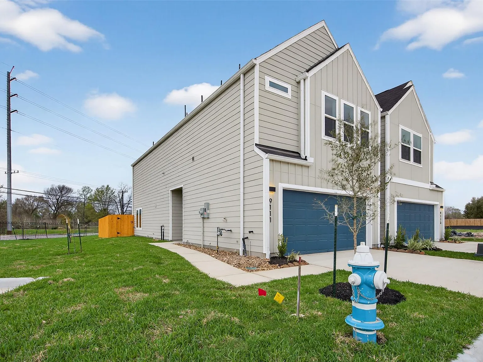 3 bed, 2.5 bath, 1750 sqft, $2,250 — Photo 2