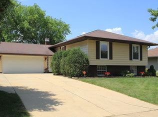66 Clive Dr NW, Cedar Rapids, IA 52405