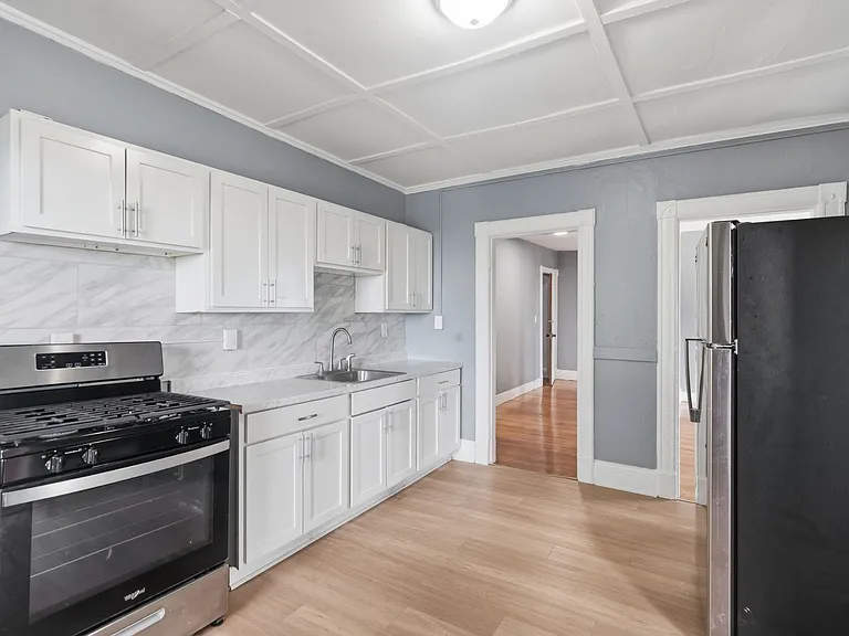 92 Woodside Terrace — Photo 2