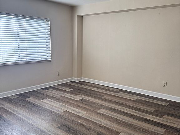 2nd image of 619 SE 13th Ave #15891106