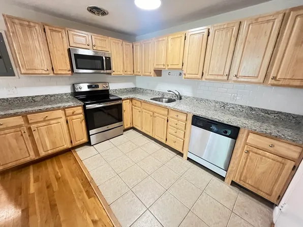 69 Babcock St #7, Brookline, MA 02446