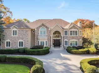 61 Walsh Dr, Mahwah, NJ 07430