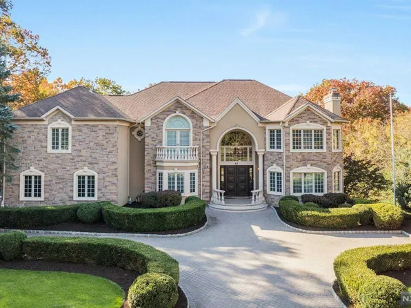 61 Walsh Dr, Mahwah, NJ 07430